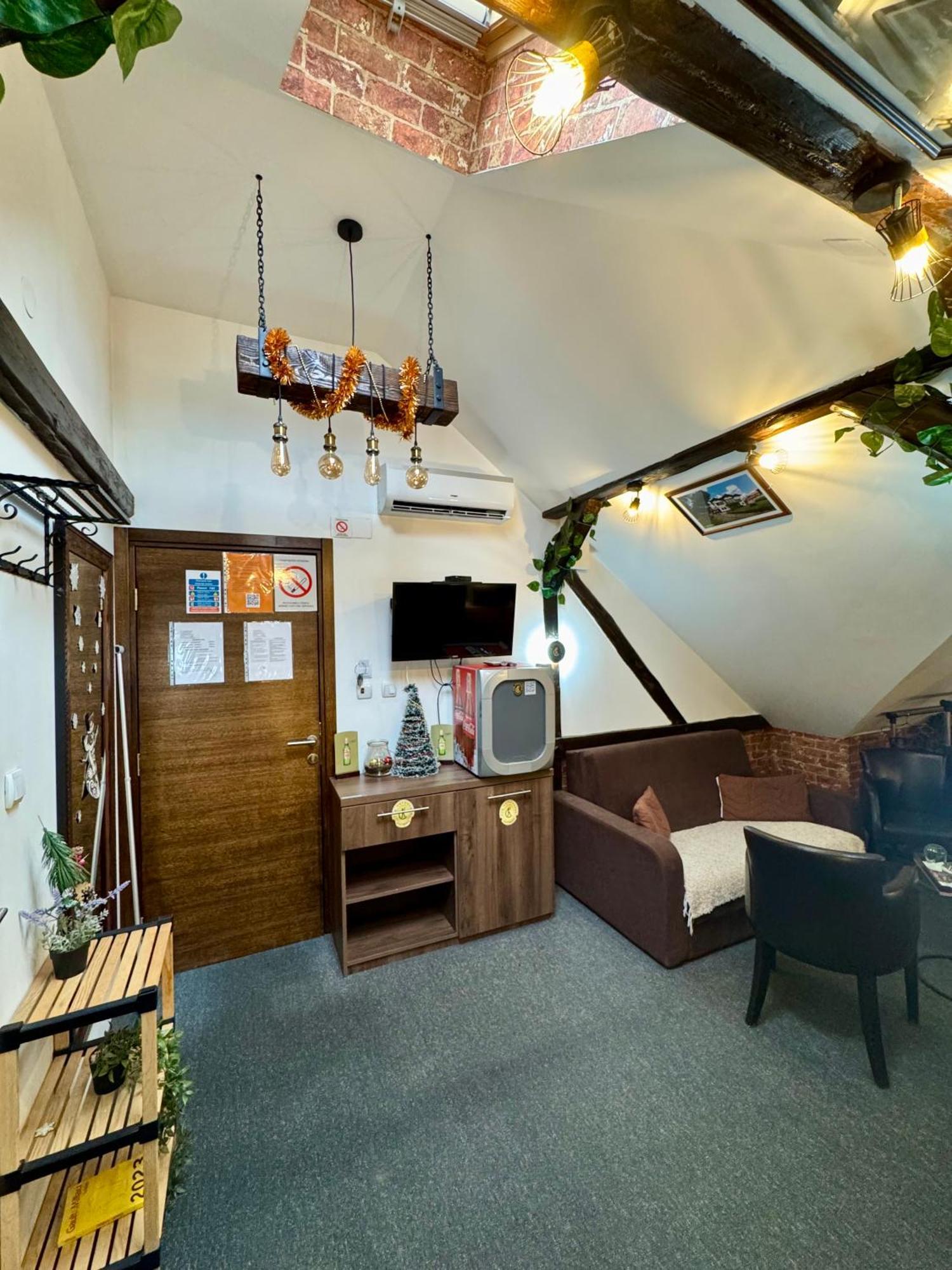 Pirocanac Rooms & Restaurant "Breakfast-Lunch-Dinner" Pirot Eksteriør bilde