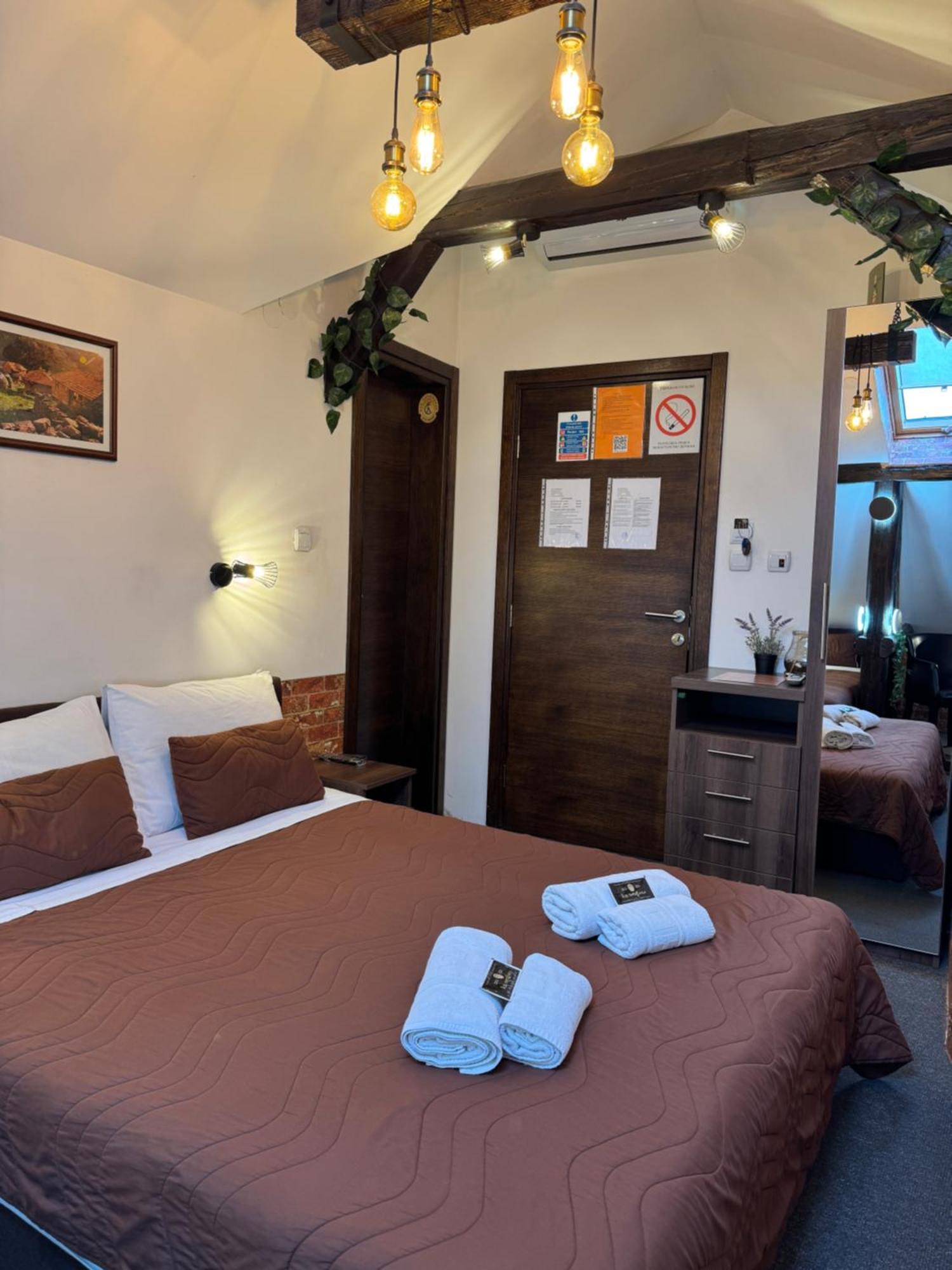 Pirocanac Rooms & Restaurant "Breakfast-Lunch-Dinner" Pirot Eksteriør bilde